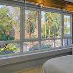 Maxihomes & Cozy By Hadrian Gate *
