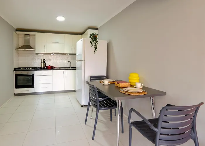 Maxihomes & Cozy By Hadrian Gate *