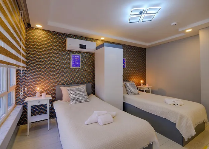 Maxihomes & Cozy By Hadrian Gate *