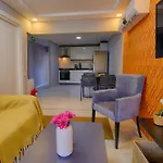 Maxihomes & Cozy By Hadrian Gate *