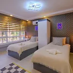 Maxihomes & Cozy By Hadrian Gate Apartment *