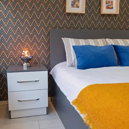 Maxihomes & Cozy By Hadrian Gate *