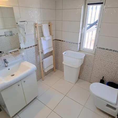 Maxihomes Near Hadrian Gate & Beach, With Sea Views Antalya