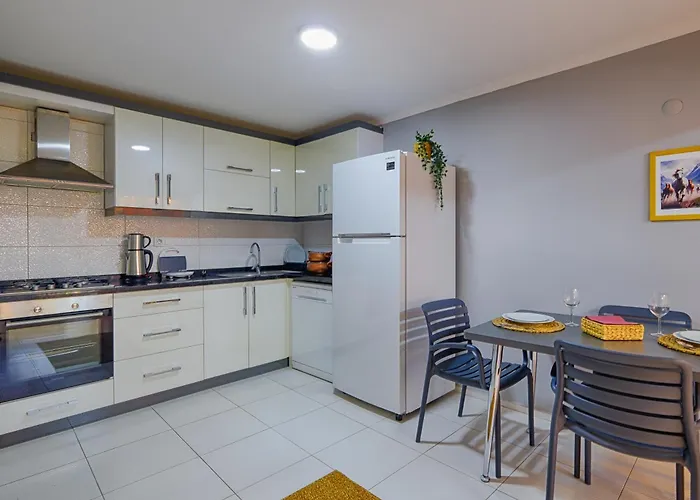 Maxihomes & Cozy By Hadrian Gate