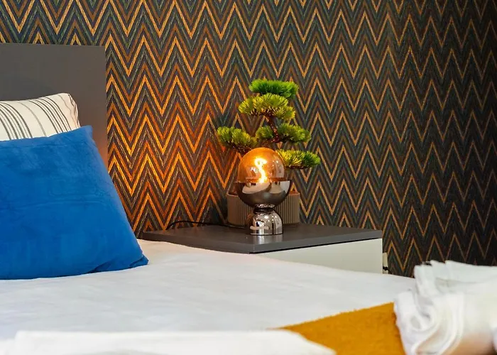 Maxihomes & Cozy By Hadrian Gate