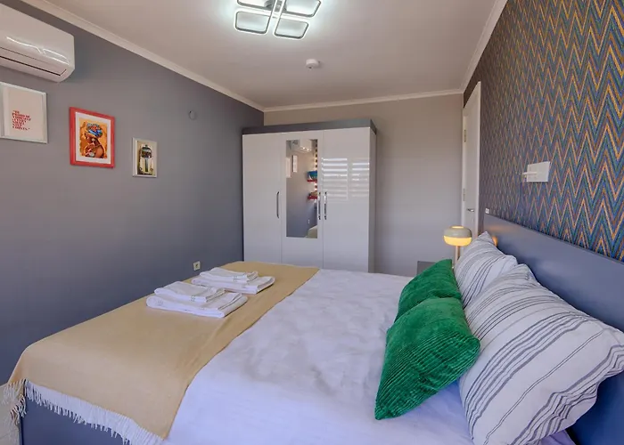 Maxihomes & Cozy By Hadrian Gate Апартаменты *
