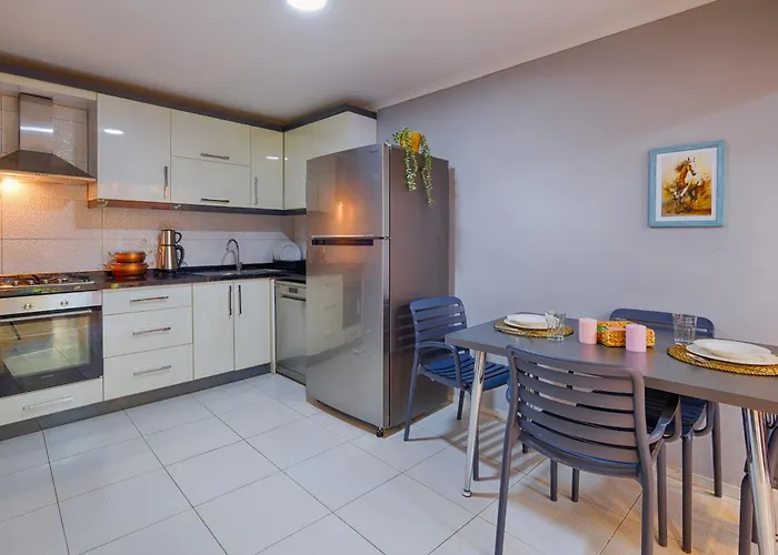 Апартаменты Maxihomes & Cozy By Hadrian Gate