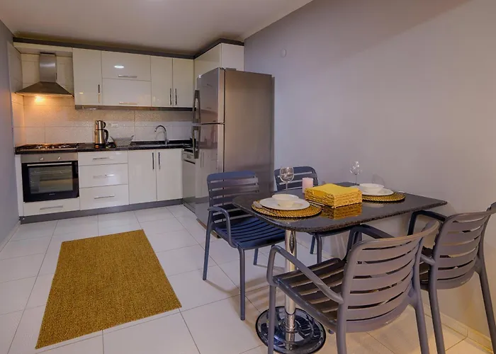 Maxihomes & Cozy By Hadrian Gate Апартаменты *