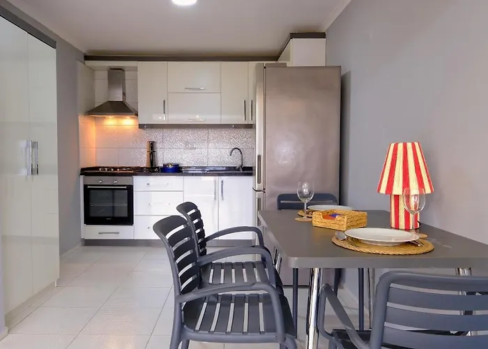 Maxihomes & Cozy By Hadrian Gate Апартаменты *